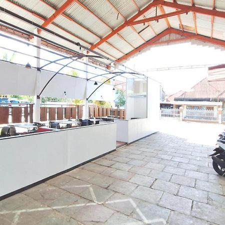 Urbanview Lovetel Near Jalan Sudirman By Reddoorz Padang  Exterior photo