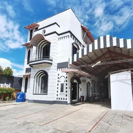 Urbanview Lovetel Near Jalan Sudirman By Reddoorz Padang  Exterior photo