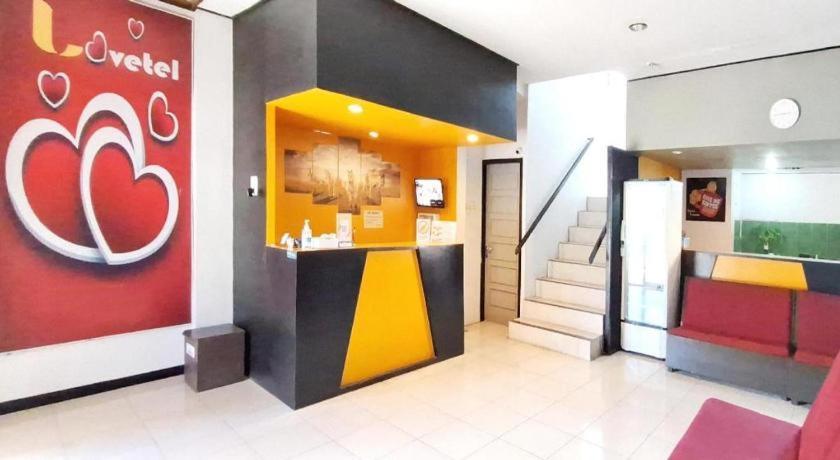 Urbanview Lovetel Near Jalan Sudirman By Reddoorz Padang  Exterior photo