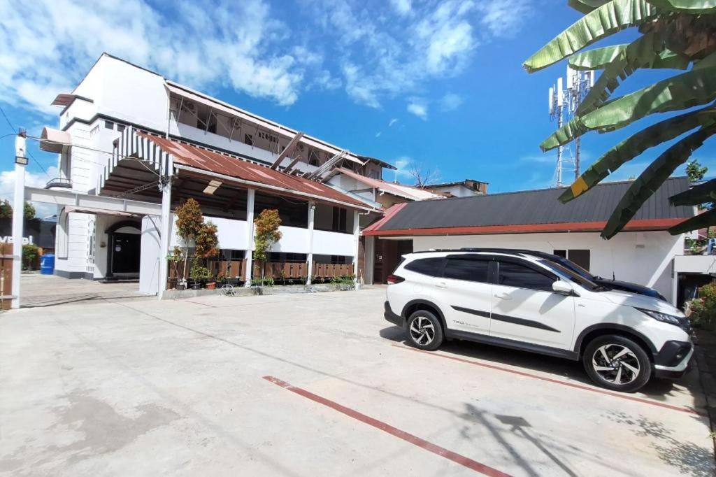 Urbanview Lovetel Near Jalan Sudirman By Reddoorz Padang  Exterior photo
